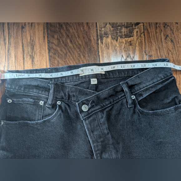 Abercrombie & Fitch The Dad High Rise Criss Cross Jeans in Black - Picture 6 of 8